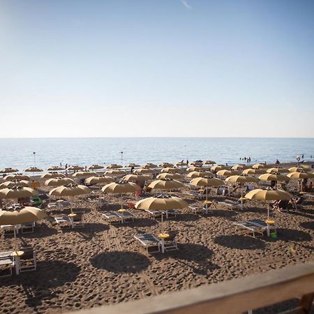 Apartamento Miledy Monolocale Direttamente Sul Mare Marina di Castagneto Carducci Exterior foto