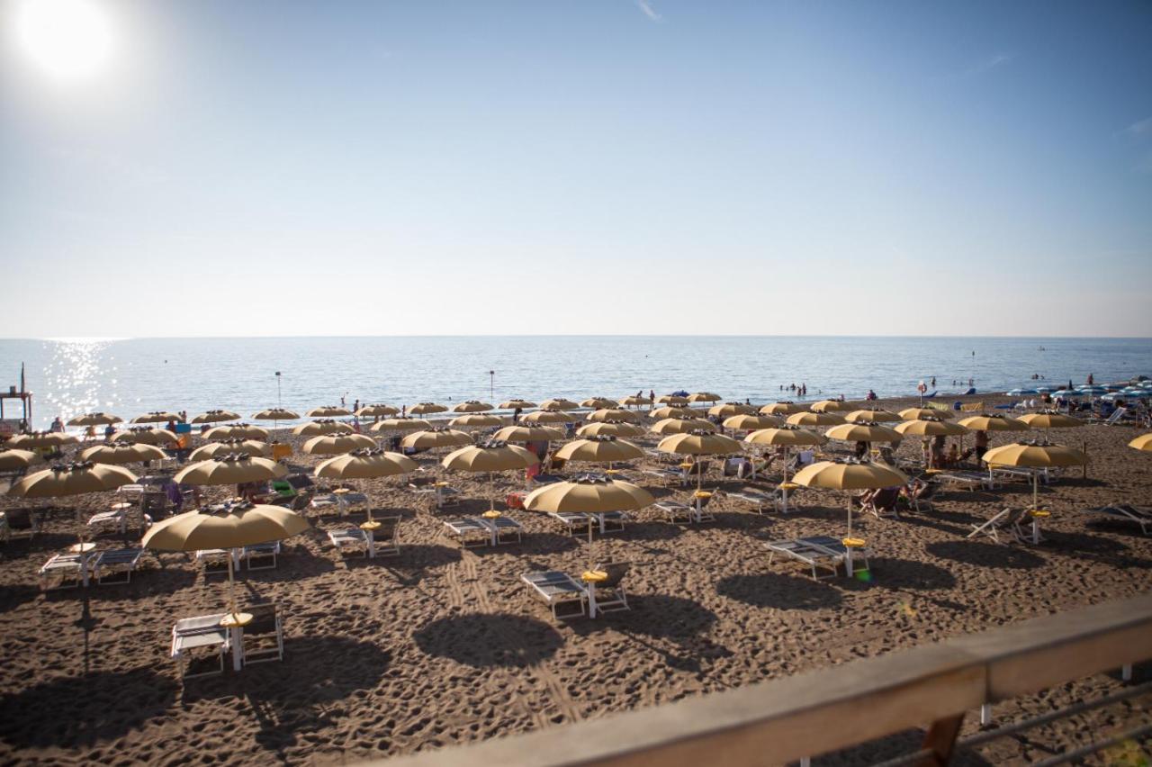 Apartamento Miledy Monolocale Direttamente Sul Mare Marina di Castagneto Carducci Exterior foto