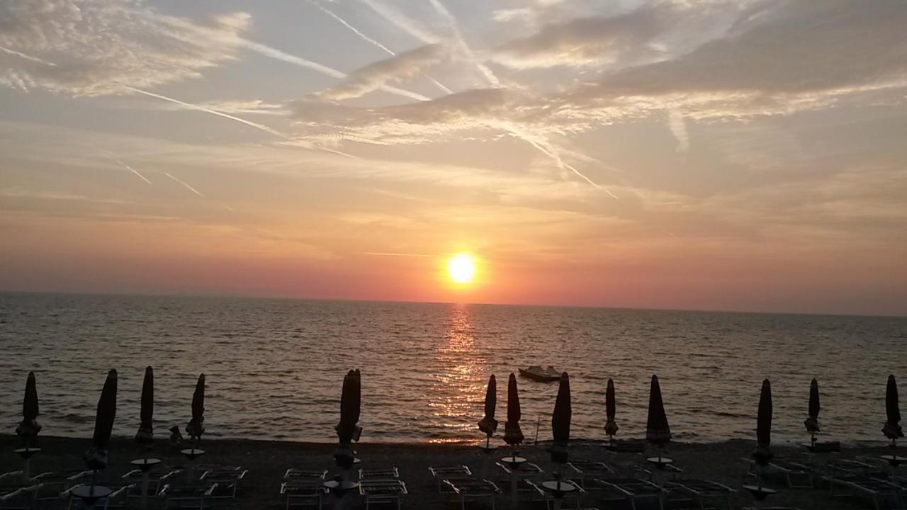 Apartamento Miledy Monolocale Direttamente Sul Mare Marina di Castagneto Carducci Exterior foto